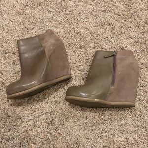 Dolce Vita Wedge Ankle Booties | Size 7.5